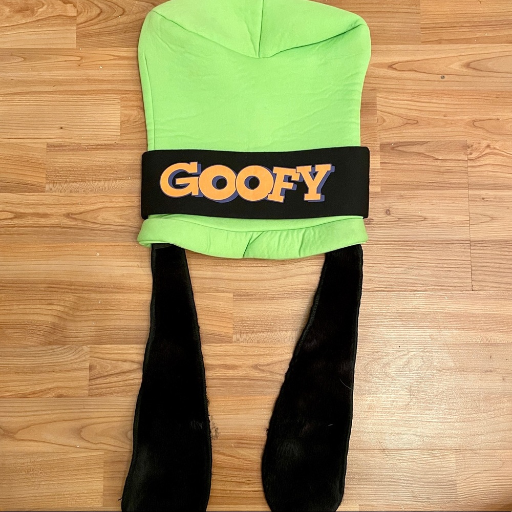 Adult size Goofy hat from Disney Parks. Give it as a pre-trip gift!